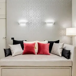 https://luxury-apartment-in-the-center-of-rome-spanish-steps.it-romehotels.com