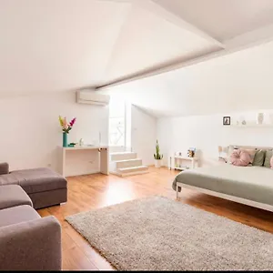 https://il-mare-in-una-stanza.catania-hotels.net